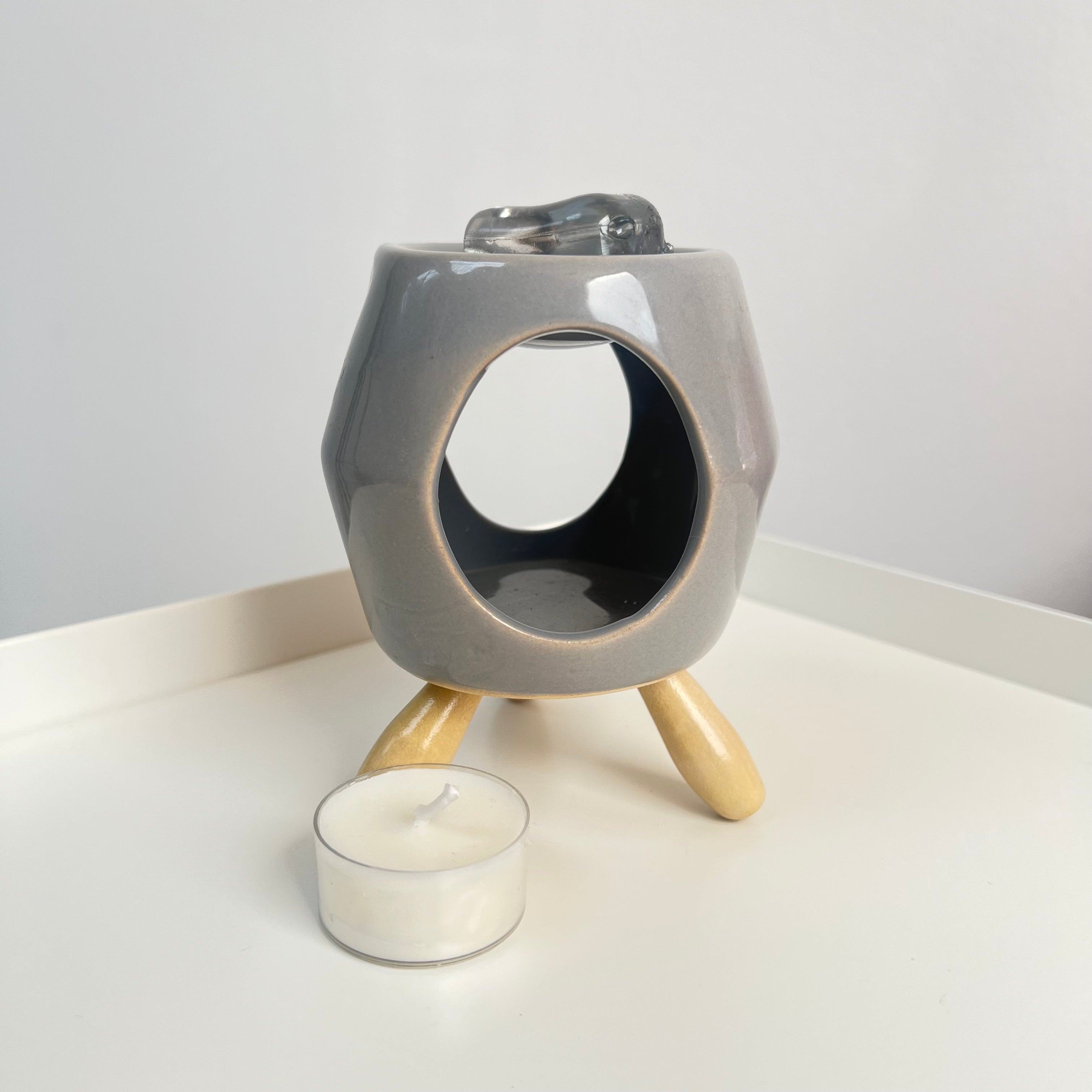 Quemador Minimalista con Patas de Madera